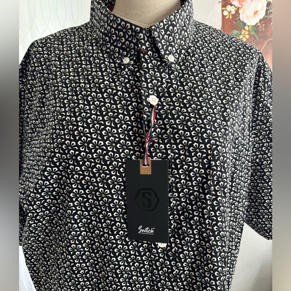 Men’s switch button down top size - Picture 3 of 4
